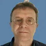 bernard lefebvre détouté sur fond bleu